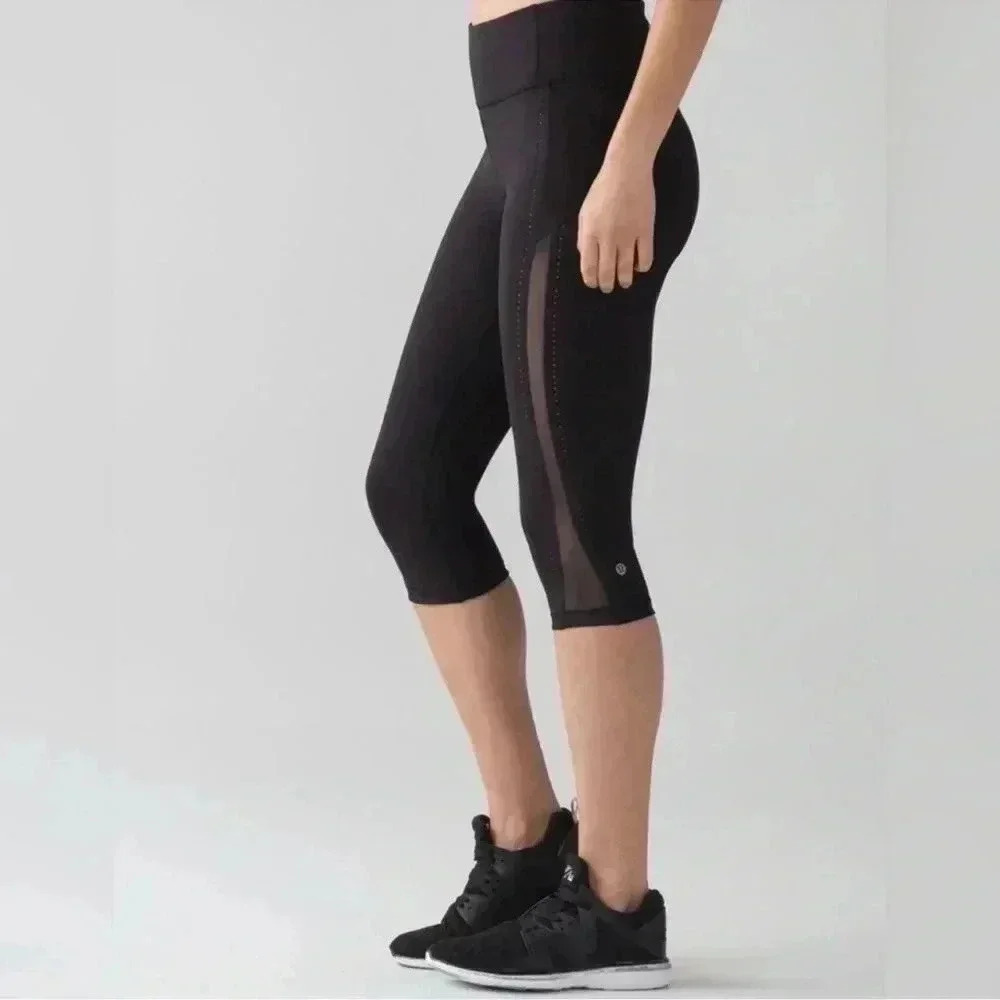 Lululemon Smooth Stride Mesh Crops size 10